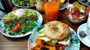 PINALE Brunch & Salad Bar