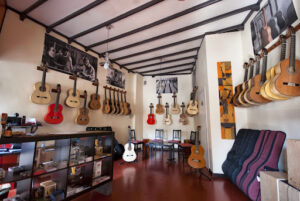 GUITARRAS VALERIANO BERNAL