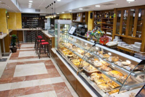 Los Reyunos. Pastelerías, Panaderías, Cafeterías - Sucursal Majuelo
