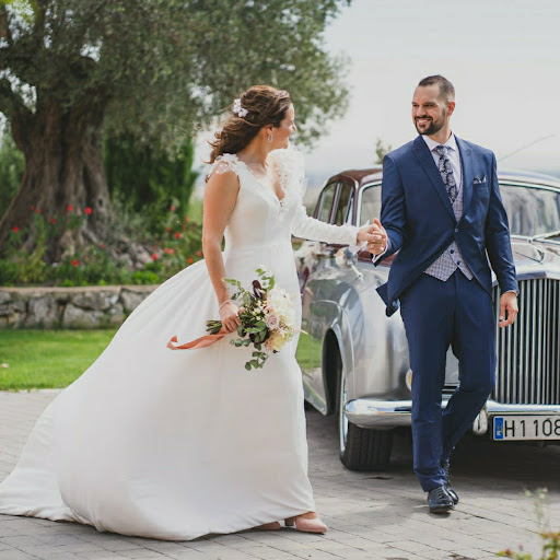 ROSA CARBONÉ VESTIDOS DE NOVIA Y MADRINA