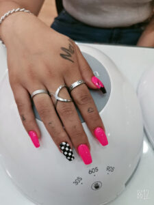 Masaje y uñas