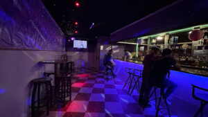 Disco Pub Hermanos Latinos