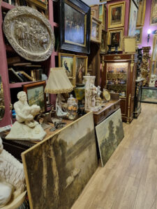 Carlos 3 Alta Decoración, Antigüedades, Segunda vida a los muebles y objetos, curiosidades, vintage, art deco etc.