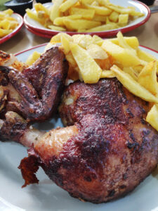 Así se Asa Pollos A La Brasa Pueblo Nuevo