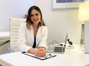 Dra. Karlexis León Montilla, Médico Tricólogo