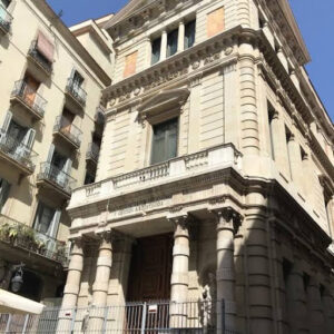 Escuela de Artes Aplicadas y Oficios Artisticos
