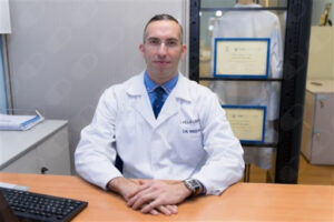 Dr. Félix López, Traumatólogo