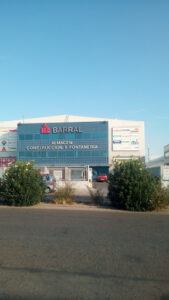 Showroom Barral. Tienda autoservicio y almacén.